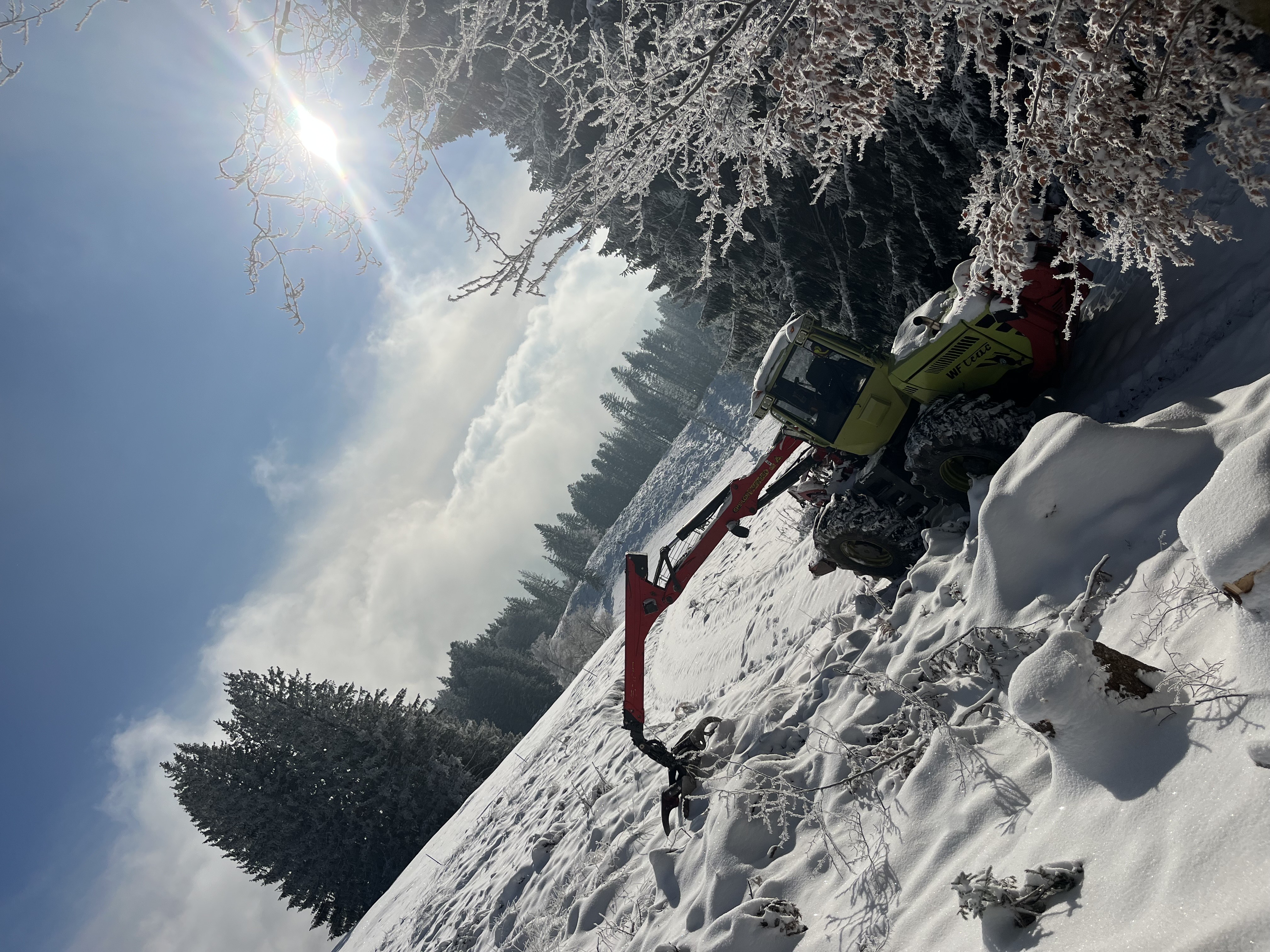 WF Trac am verschneiten Hang